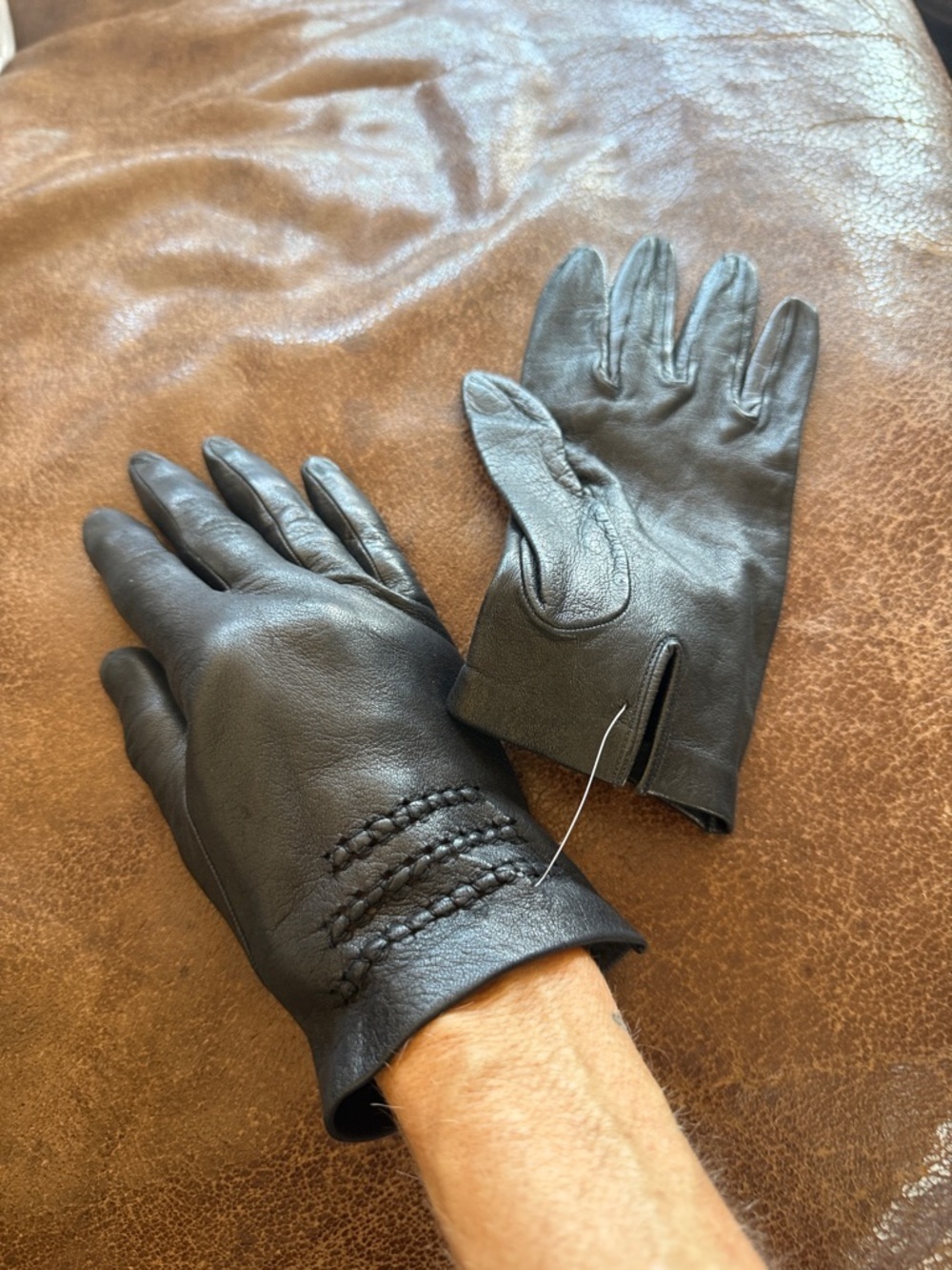 Vintage leather gloves black